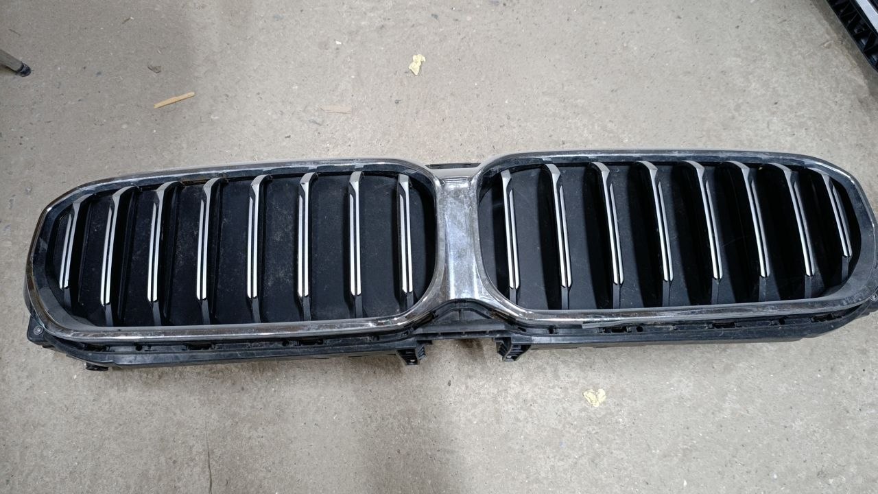 51119498612c BMW Решітка радіатора з активною заслінкою (з моторчиком)