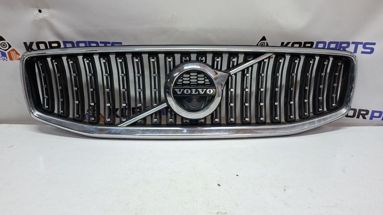 UNKN-20260624-113443 Volvo Решітка радіатора (під камеру)