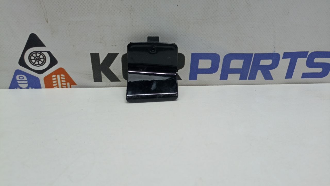86517B1500 Genesis Кришка гачка буксирування (перед)