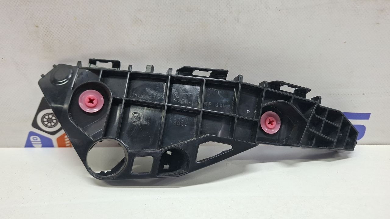 5253678020 Lexus Кронштейн переднього бампера лівий