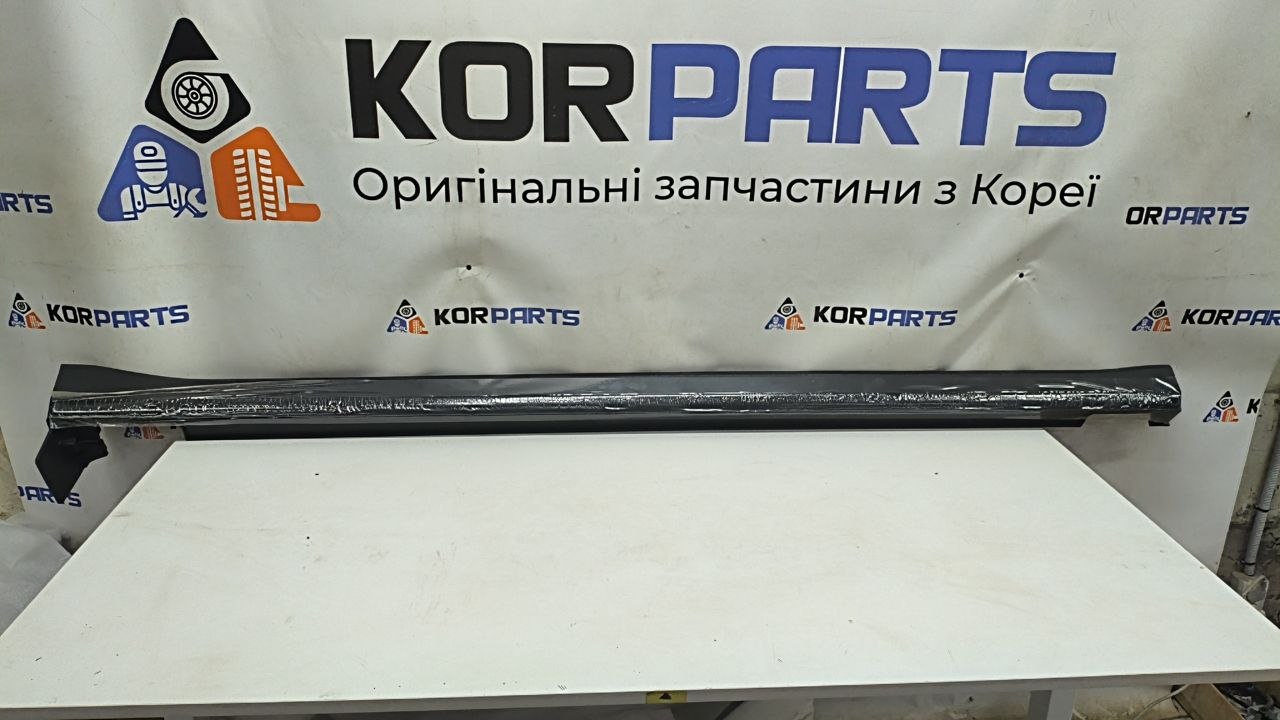 87752DO000 Kia Накладка порога права в зборі (молдинг порога)